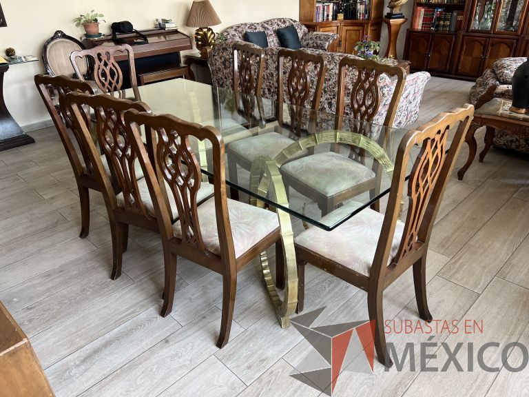 Lote 005 - Mesa con cubierta vidrio y 8 Sillas de caoba - Galeria Artra - Imagen 10