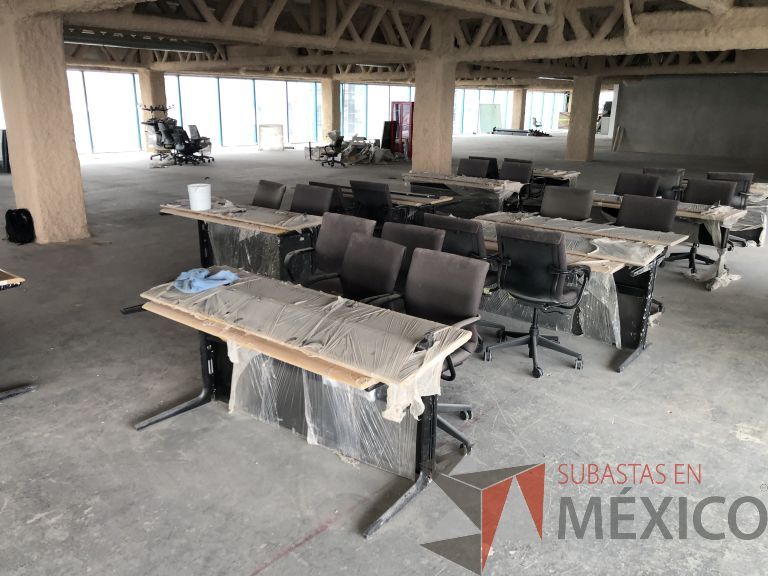 Lote 001 - Lote con 63 Artículos, Sillas, Escritorios, Sillones, etc... - Imagen 9