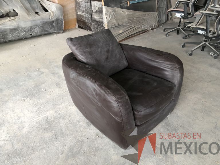 Lote 001 - Lote con 63 Artículos, Sillas, Escritorios, Sillones, etc... - Imagen 33