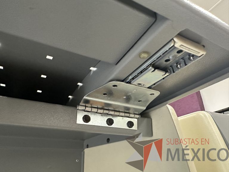 Lote 026 - Estación de trabajo para 2 perosnas con 2 gavetas con 1 puerta y base para poner CPU - Imagen 18