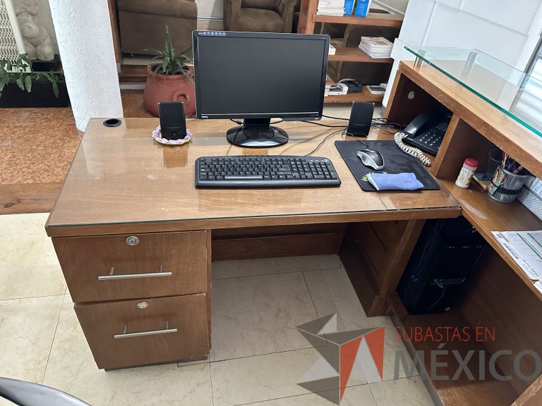Lote 032 - Mueble de recepción con 1 archivero de 2 cajones y repisa de vidrio - Imagen 4