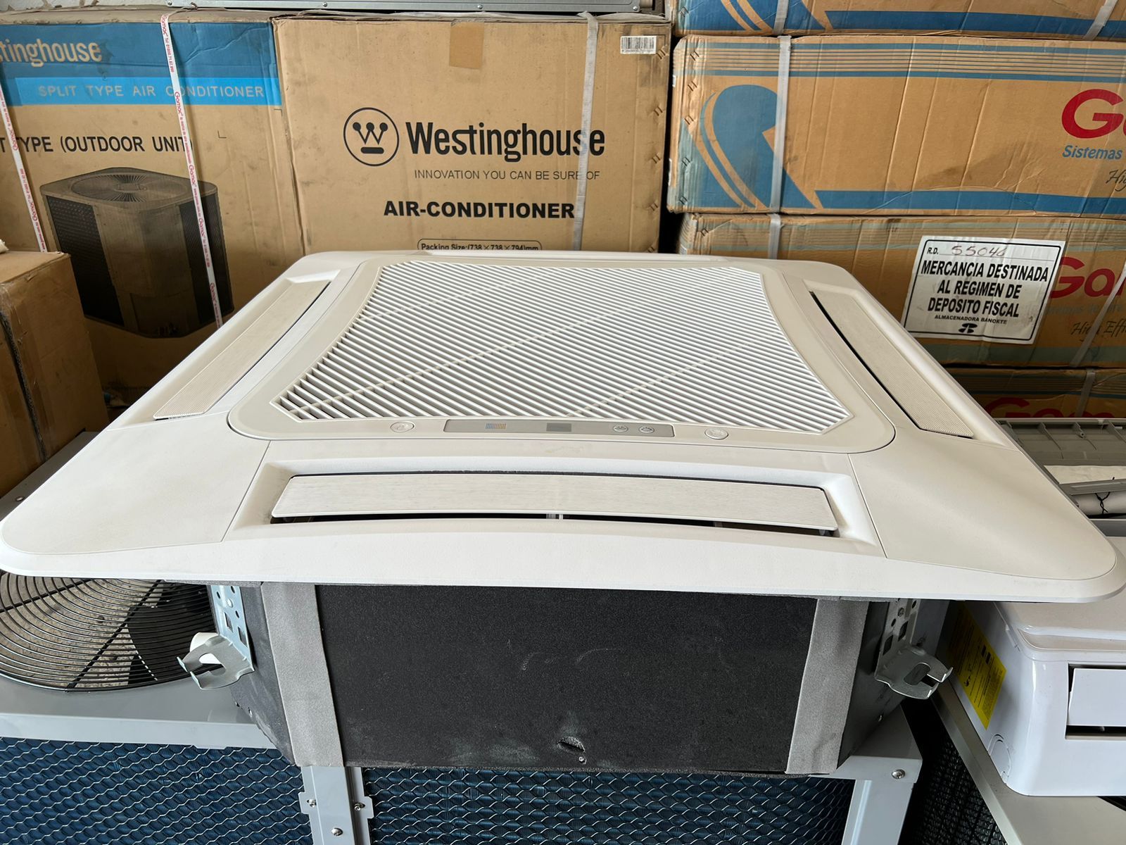 Lote 010 - 8 Equipos de aire acondicionado, Modelo BD4W-71(24)SAV