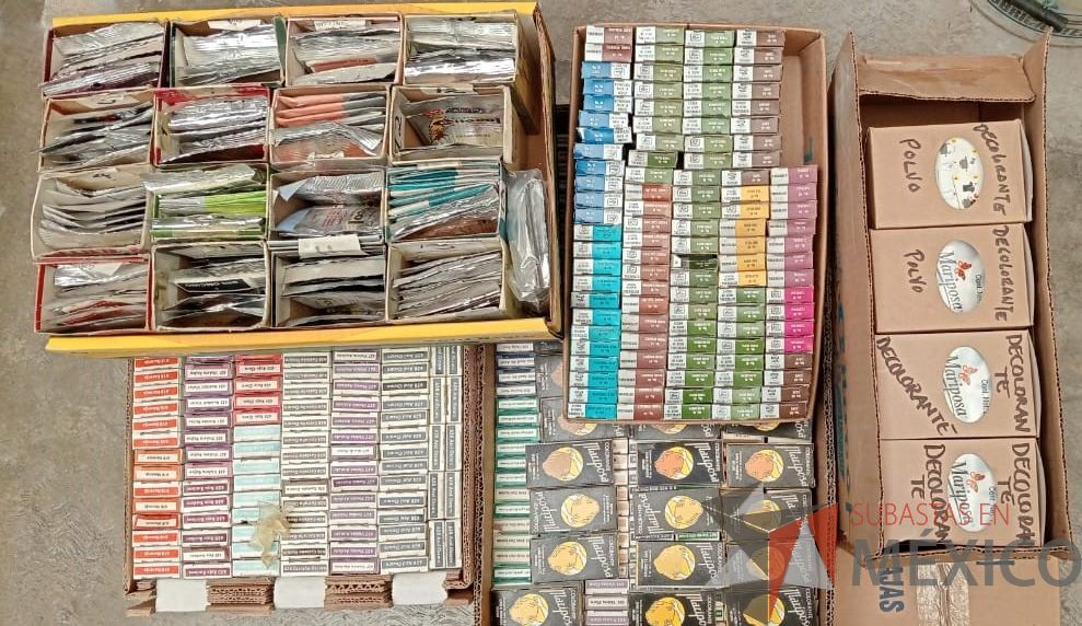 Lote 011 - Lote con 3,425 piezas de pastillas y polvos colorantes para ropa importados