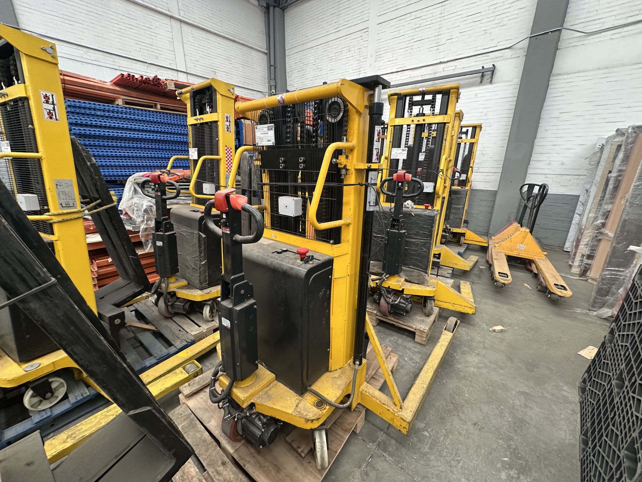 Lote 017 - Apilador eléctrico - Semi-Electric Stacker - CTD20/30 - Capacidad 2,000 kg - Imagen 3
