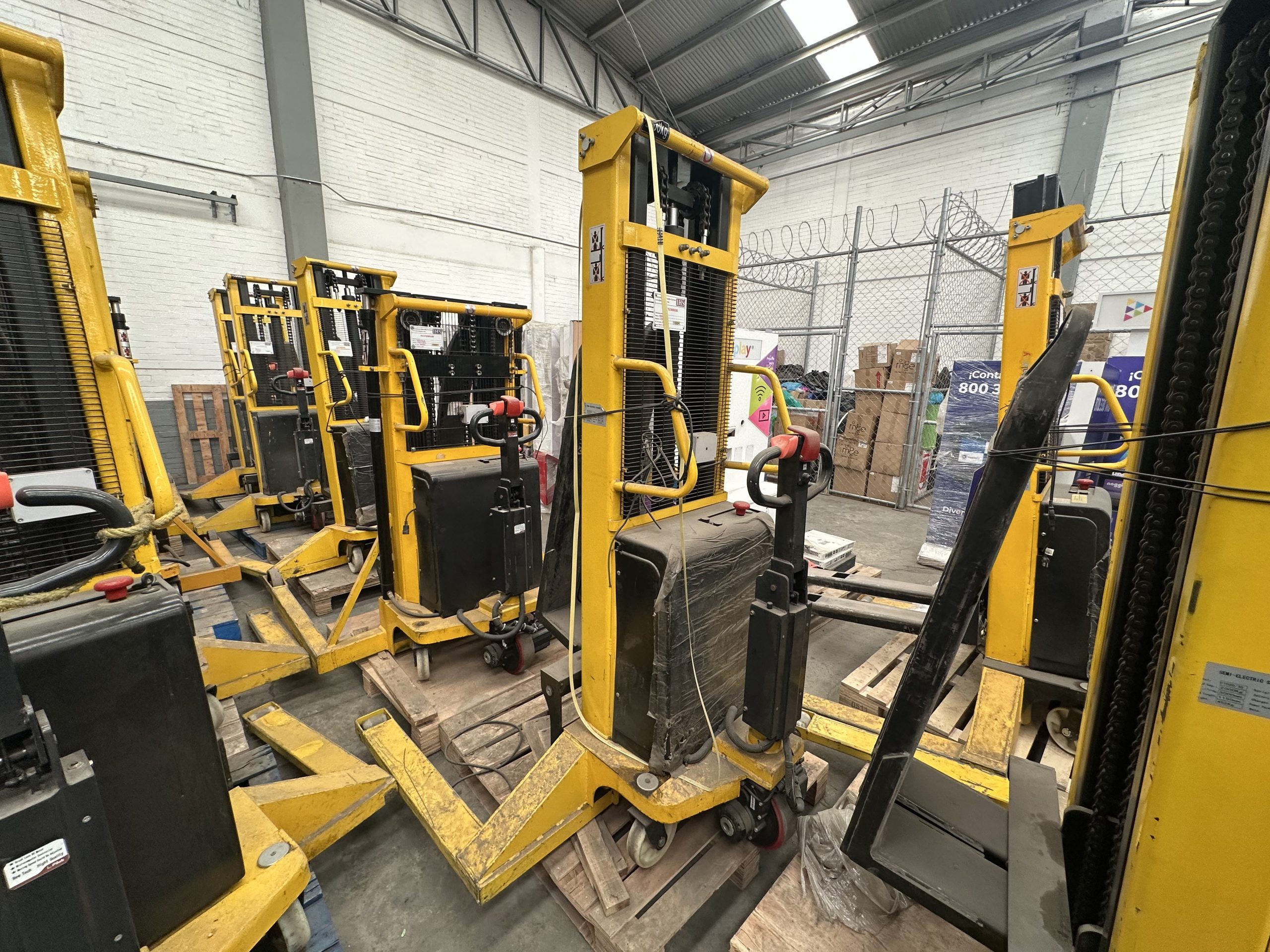 Lote 017 - Apilador eléctrico - Semi-Electric Stacker - CTD20/30 - Capacidad 2,000 kg - Imagen 9