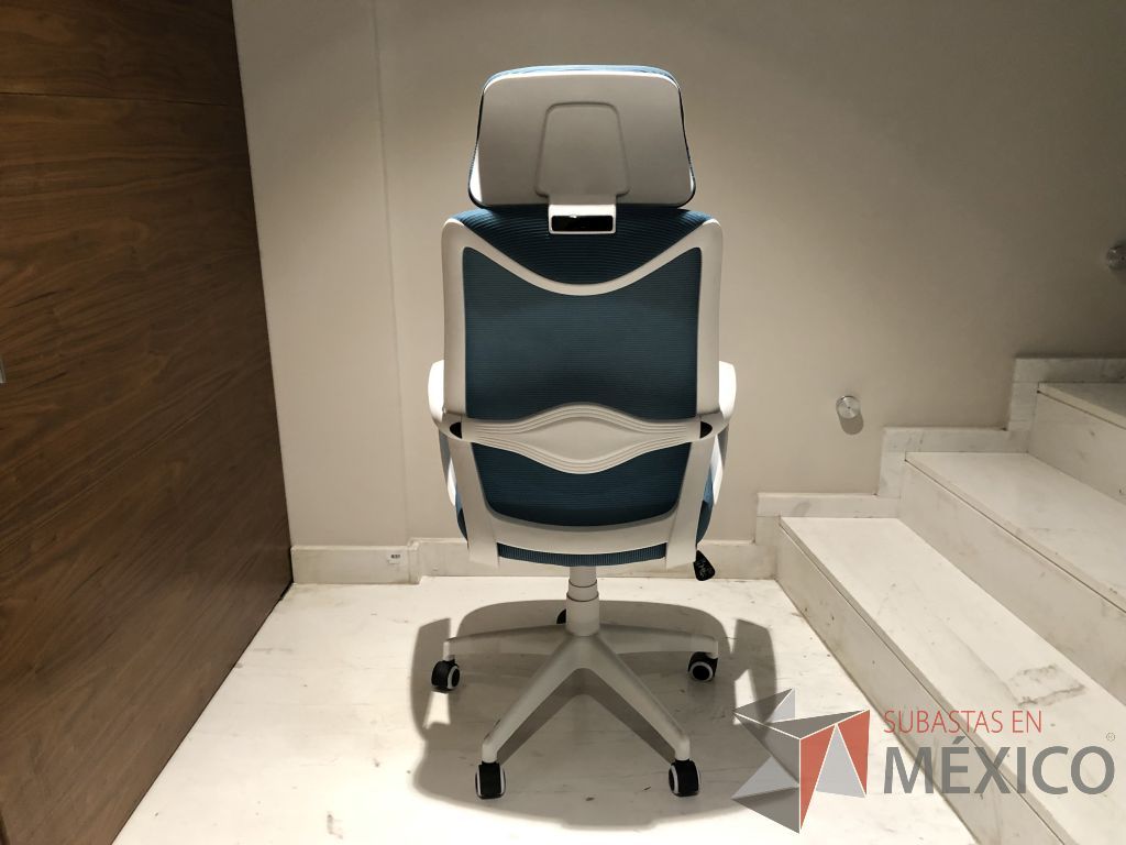 Lote 120 - 2 Sillas operativas con ruedas, descansabrazos, cabecera, respaldo en malla y asiento en tela - Imagen 5