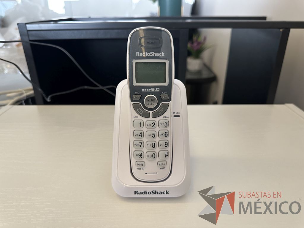 Lote 132 - Teléfono fijo. Modelo: 71882 y UPS Modelo: EPU1500LCD.